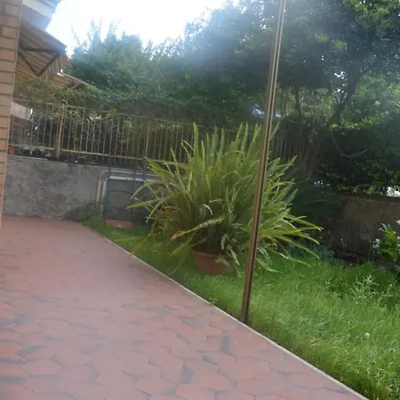 Polly Garden Rome